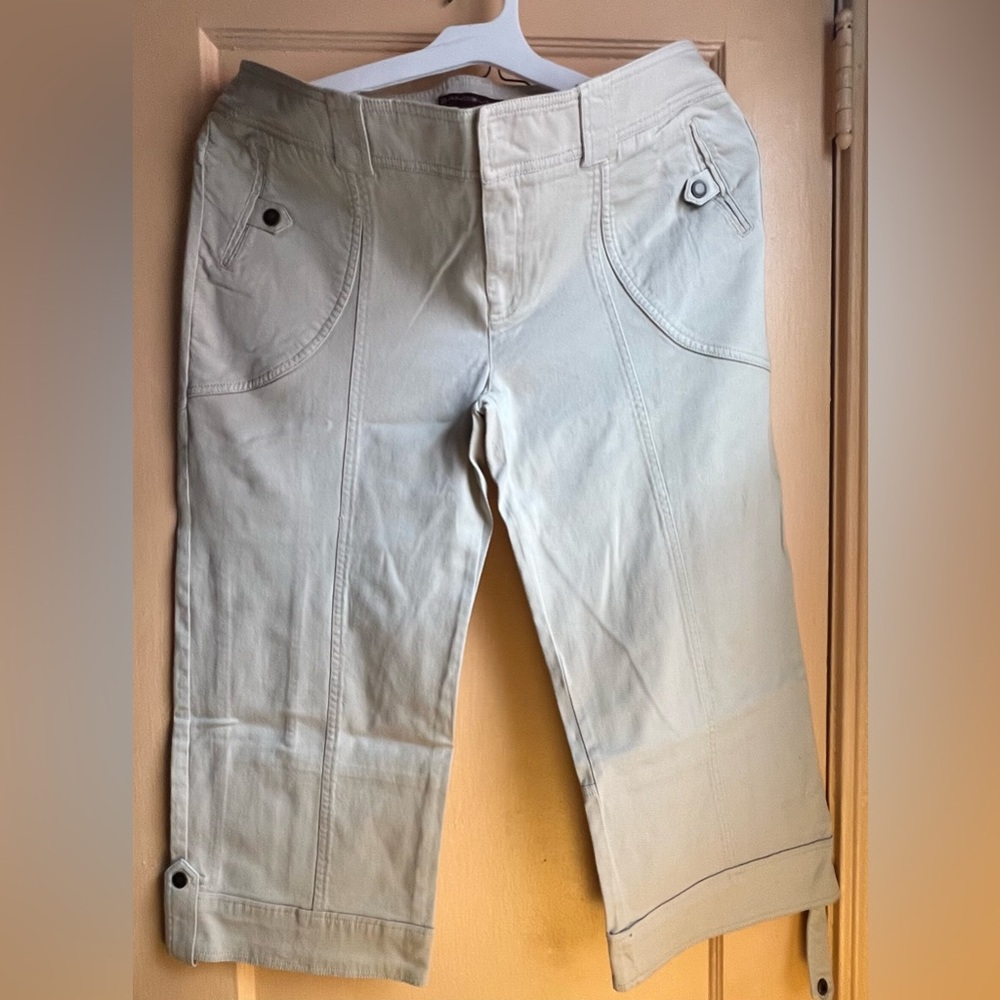 Bandolino Stretch Cropped Capri Pants | Size 16 | Khaki